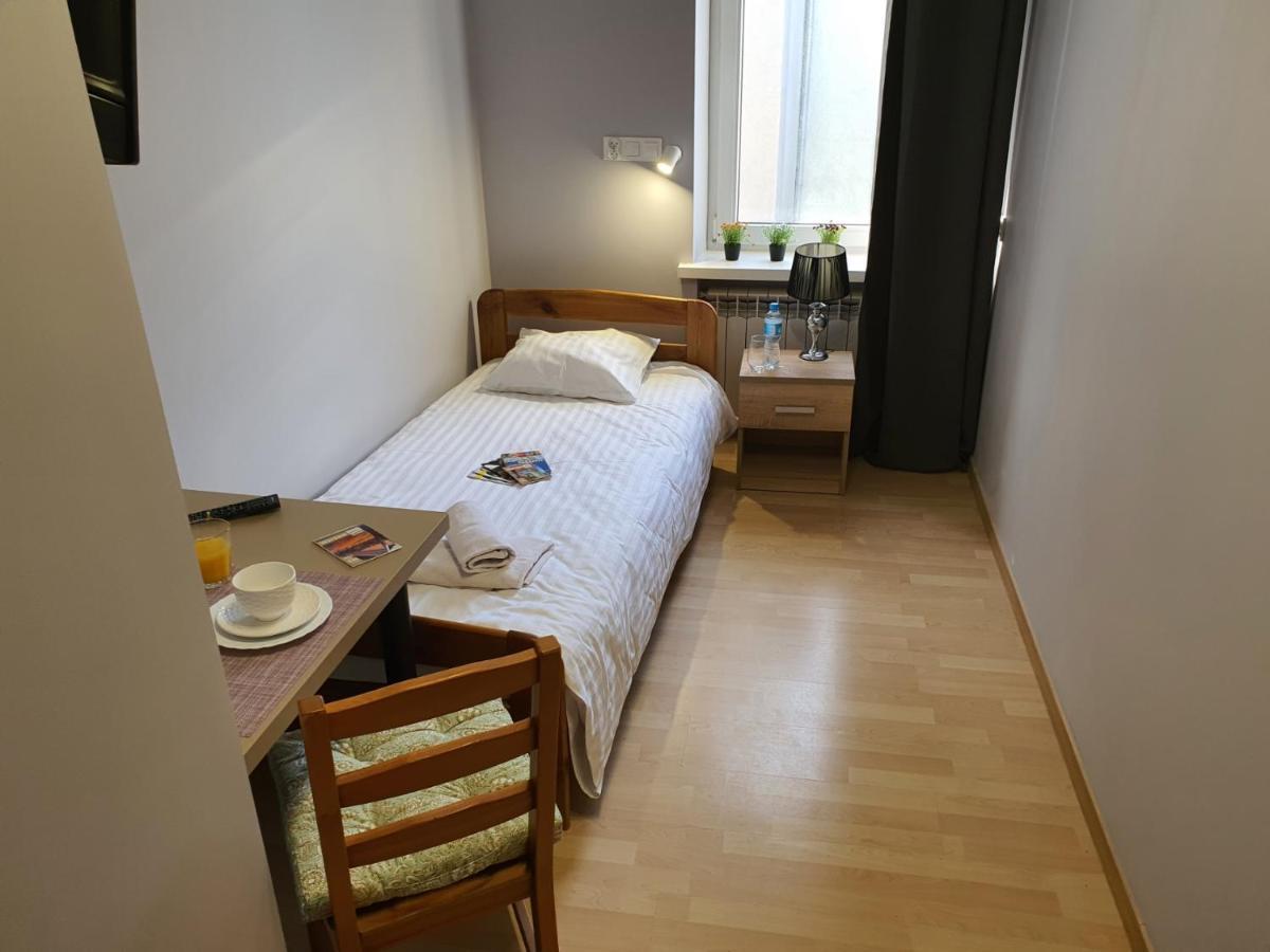 Jasna Hostelik Self Check-In Warszawa Exteriör bild